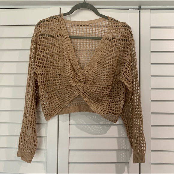 Twisted front cover up top - Picture 2 of 3